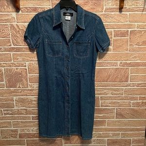 B Moss Denim snap front dress size 6